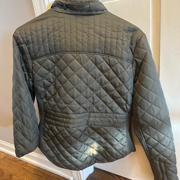 Chic Quilted Jacket in Army Green - Picture 4 of 4